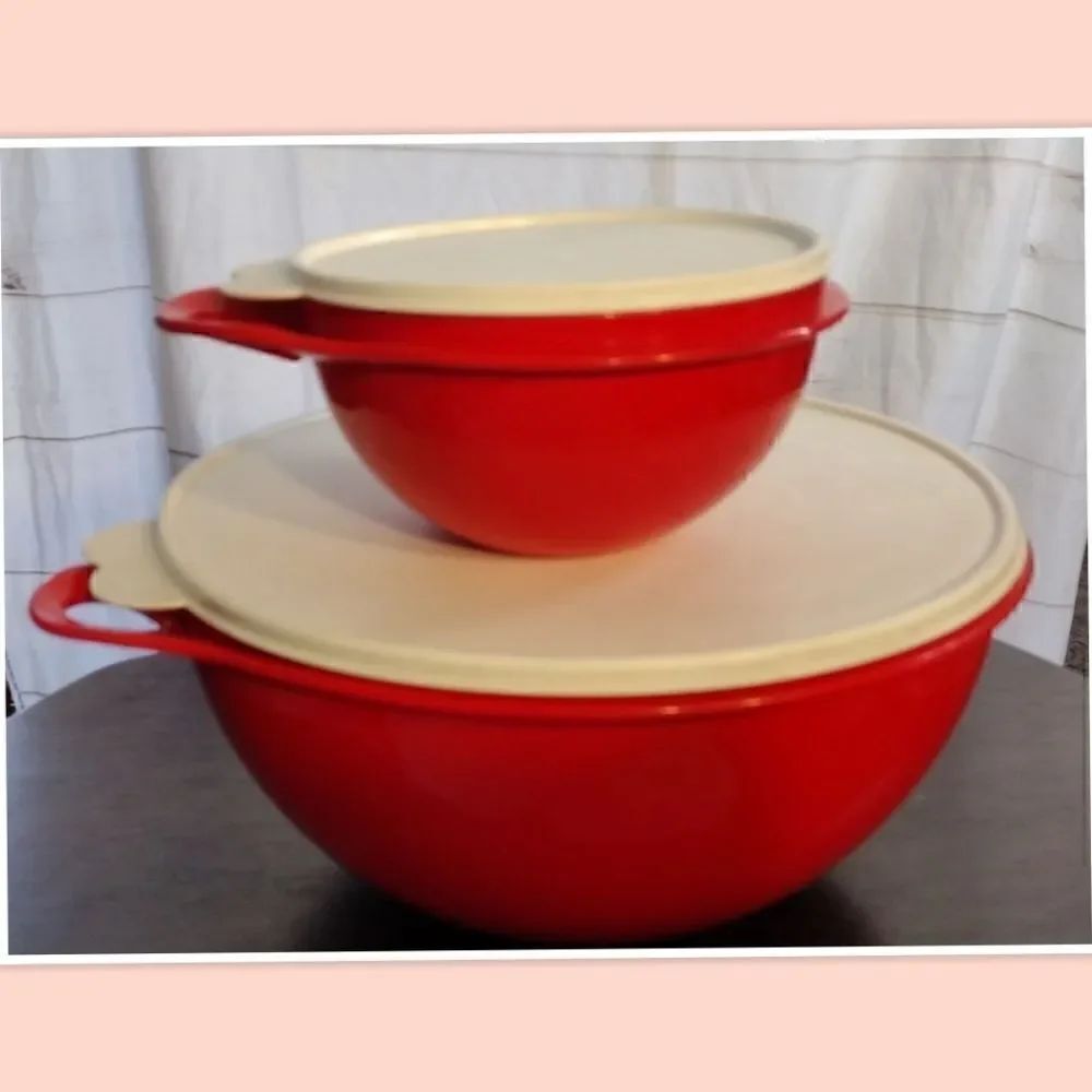 Tupperware Large 32 Cup And 6 Cup Red Bowls with white seals. Crack in Large lid